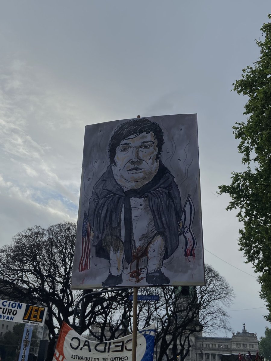 klubizq's tweet photo. reprimieron y con el pts nos la bancamos hasta el final, abajo el dnu y todo el plan de milei. https://t.co/Mjf3GUCUfQ