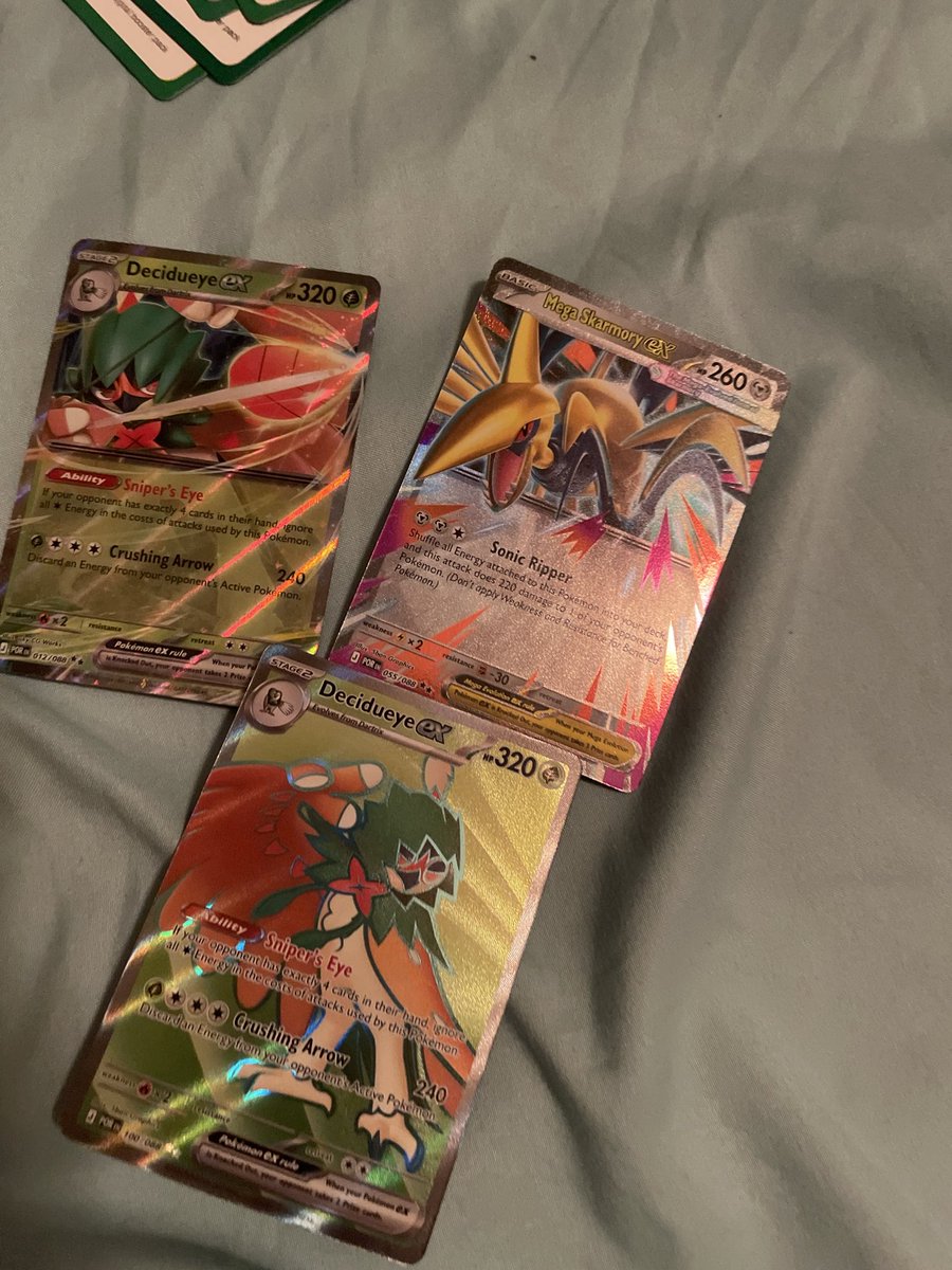 MagicalMadiLee's tweet photo. So like, all those redeem code cards, i have like 10+ who buys those? https://t.co/6Q56qFaR9h