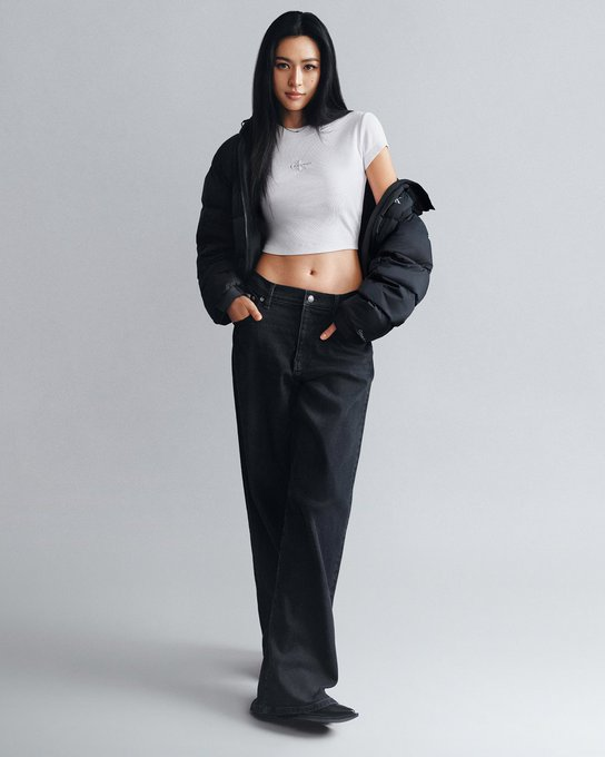 naruto3011259's tweet photo. Modern, polished, and undeniably cool  (@linglingsirilak)Lingling Kwong brings exceptional elegance to Calvin Klein(@CalvinKlein)

#CalvinKleinFall26 #LinglingKwongxCalvinKlein #หลิงหลิงคอง #linglingkwong https://t.co/wx7HBkoKlp