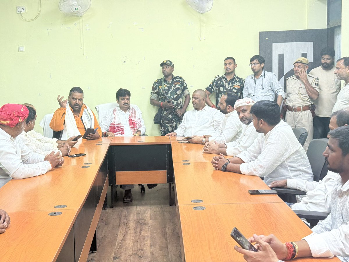 hulaspandeyljp's tweet photo. बिहार विधान परिषद सारण शिक्षक चुनाव के मद्देनजर कल देर शाम गोपालगंज जिला के अतिथि गृह में nda के सम्मानित पदाधिकारियों के साथ श्री आनंद पुष्कर जी का जीत सुनिश्चित कराने हेतु महत्वपूर्ण बैठक में सम्मिलित हुआ।
#LJPRamvilas #ChiragPaswan #Gopalganj https://t.co/a9F78PO1dy