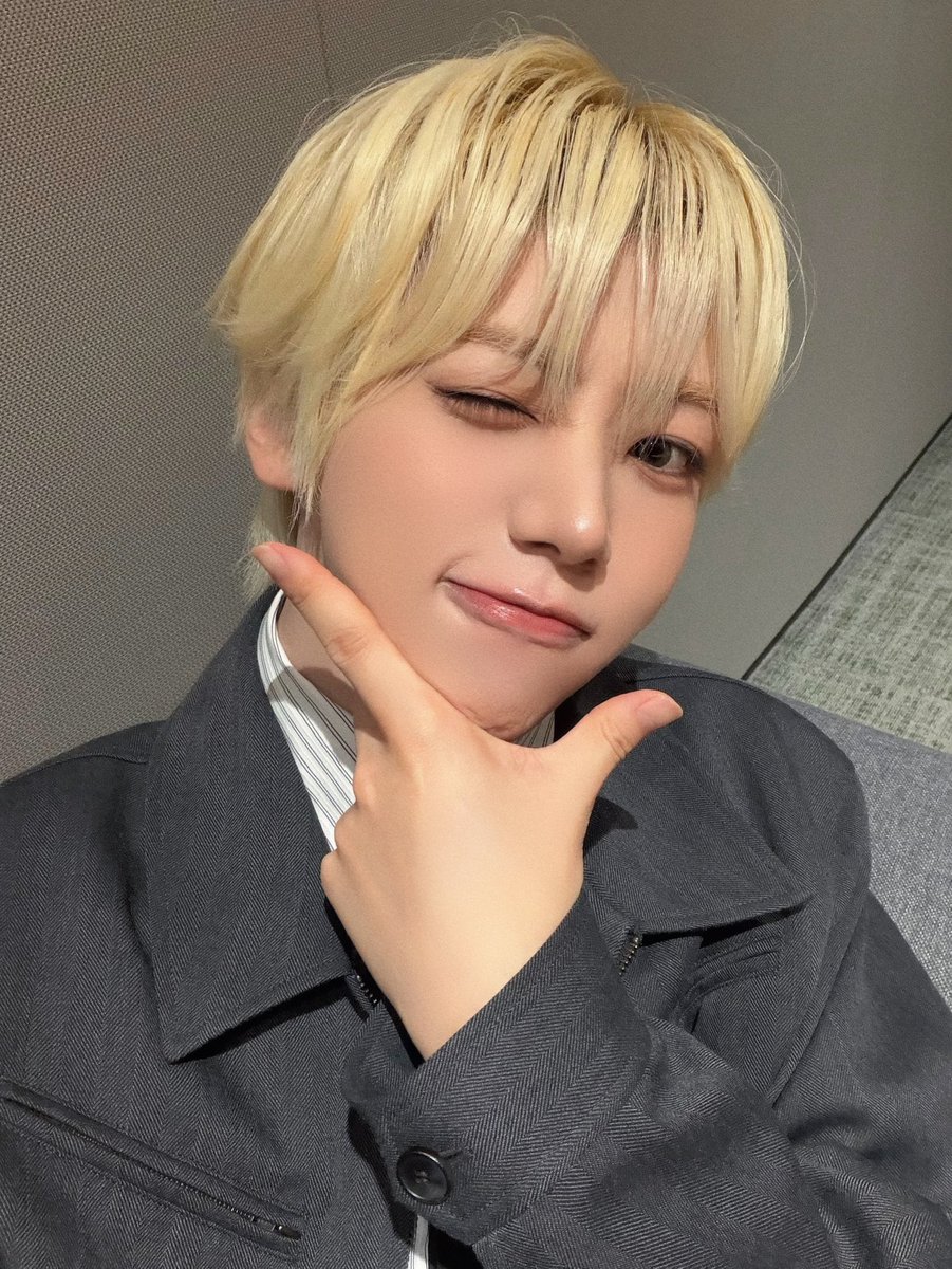 AHOF_official's tweet photo. [📸] 261016 아침&amp; 완료✨

포하의 아침을 활짝 깨운 날씨 요정 등장🧚 웅기의 에너지 듬뿍 받아 행복한 하루 보내기로 해요😊

#AHOF #아홉
#WOONGKI #차웅기 https://t.co/VTw5SMnkRv