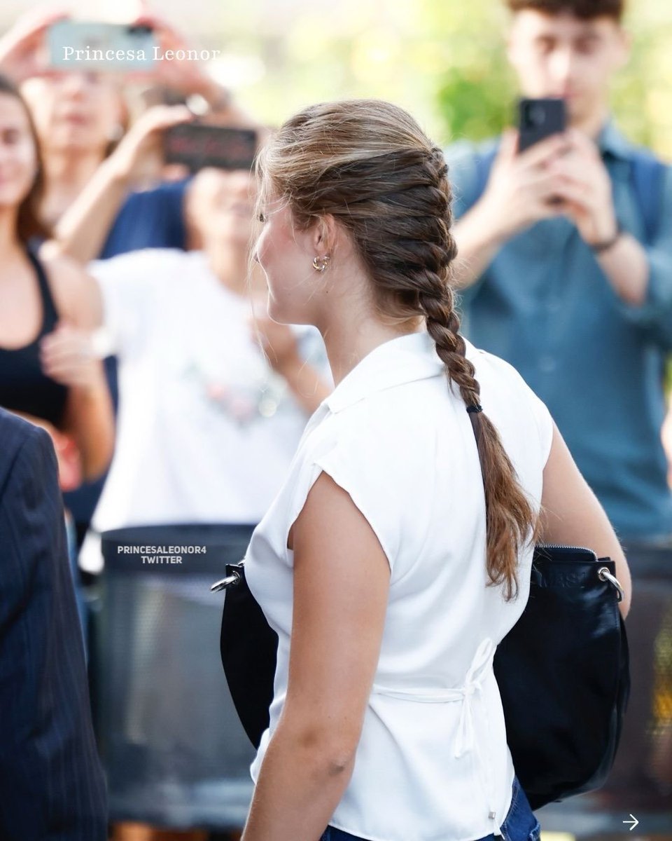 PrincesaLeonor4's tweet photo. La Princesa Leonor comenzó sus estudios universitarios el 7 de septiembre. Está estudiando Ciencias Políticas en la universidad pública española Carlos III de Madrid.
#PrincesaLeonor #PrincessLeonor https://t.co/eN6jL5RZ8u