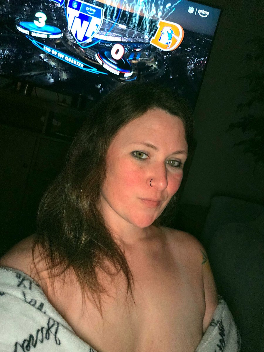 MdnightGoddess's tweet photo. Would we be watching or would we be playing 🤭 
https://t.co/lMbO77i0Zt

#nsfw #content #hotwifetn #hotwife #GA #NFL #Broncos #seahawks https://t.co/IopxIQgz3t