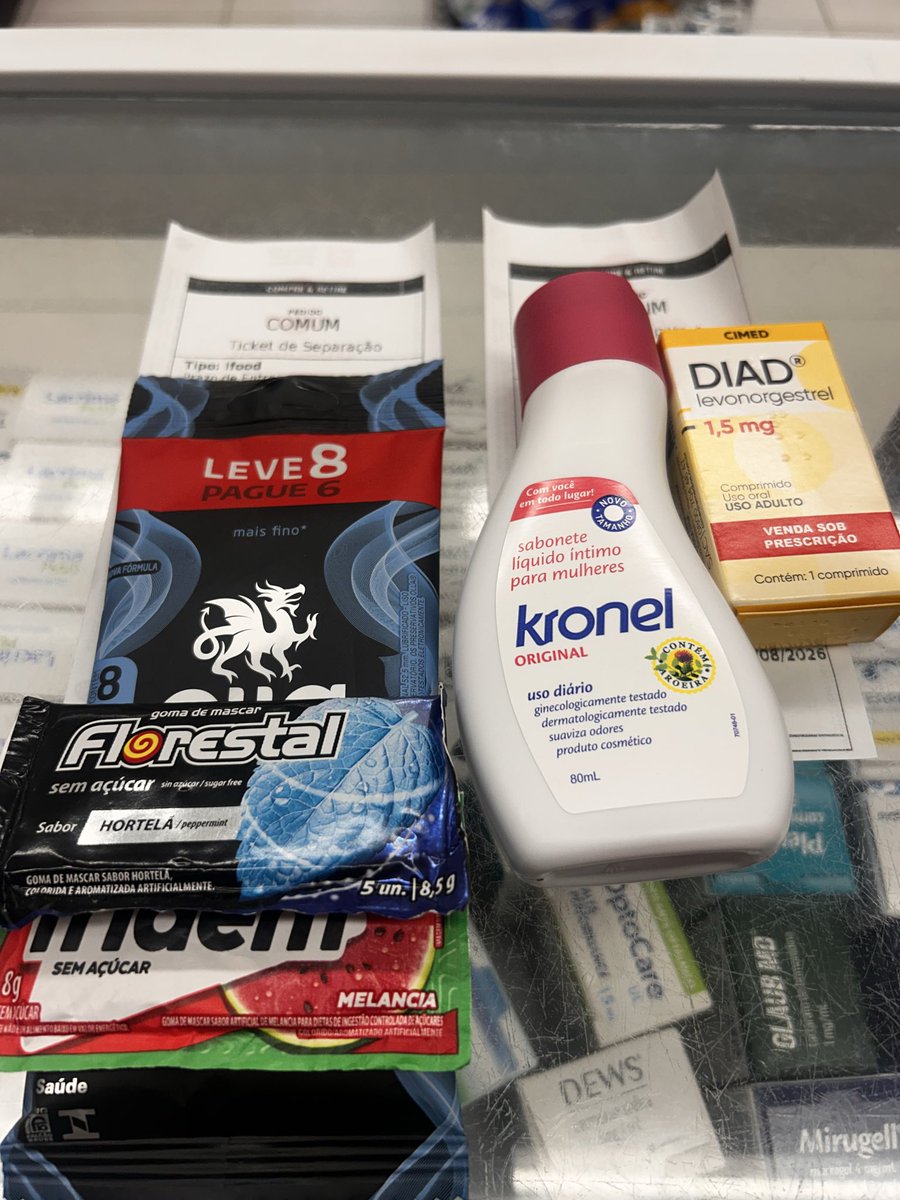 Arthur_nynja's tweet photo. Fim de semana se aproximando, já tem que preparar as coisas, não é mesmo ? 

Vida de quem trabalha em farmácia : https://t.co/eIm6W3R8n2