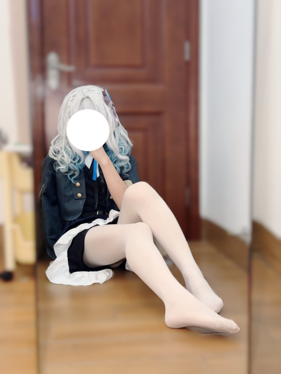 liangxiaomingA's tweet photo. 好崩溃，在推特刷到你了，你为什么不穿衣服，跟你在一块那么久看的都没在推特上看的露的多，那一刻，我心已经死了
#流萤 #cosplay #男娘 https://t.co/IaFxq2TEP3