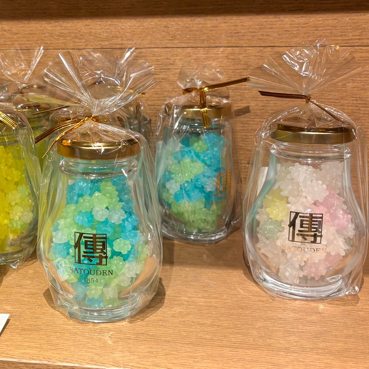 nukopuniru's tweet photo. コラボ買えなかったので、ノーマルの金平糖みつけて買って帰りました🍬 https://t.co/dack0reM2p