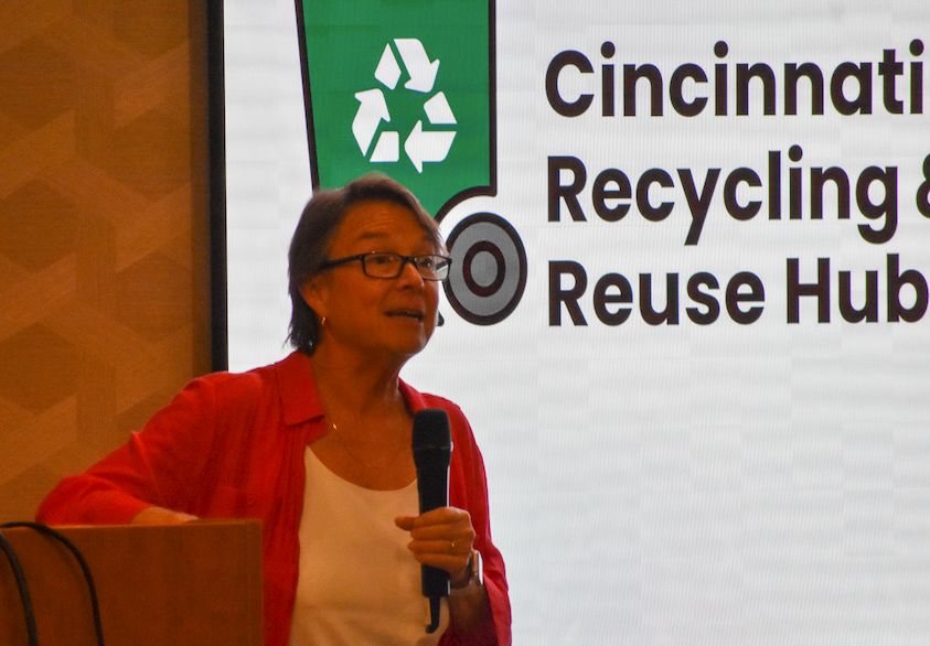 CintiRRH's tweet photo. What an great event at the Cincinnati Zoo where we celebrated our Hub Heroes — the hundreds of volunteers who truly power our organization A big thanks to the zoo's Josie Reardon and team for a great evening, and to Sue Magness, City of Cincinnati, for such a meaningful message. https://t.co/gEYjAY0tQg