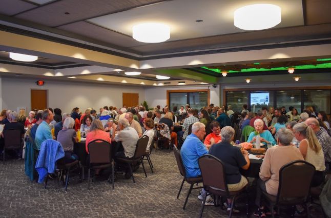 CintiRRH's tweet photo. What an great event at the Cincinnati Zoo where we celebrated our Hub Heroes — the hundreds of volunteers who truly power our organization A big thanks to the zoo's Josie Reardon and team for a great evening, and to Sue Magness, City of Cincinnati, for such a meaningful message. https://t.co/gEYjAY0tQg