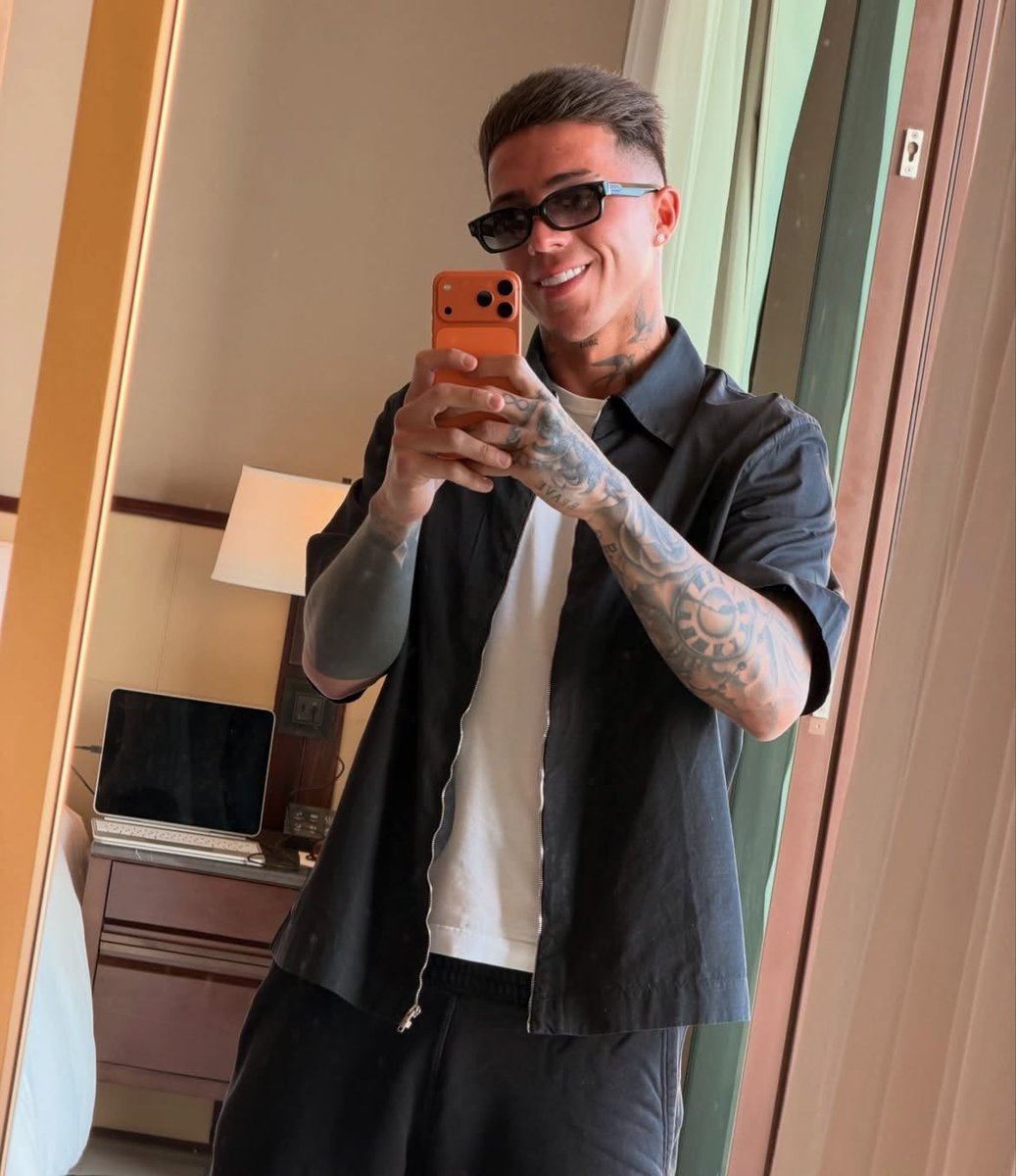 spiderdanij's tweet photo. Cuentas Claras | One-Shot | Julienzo 📍

un one-shot en donde enzo se pone celoso de qué richard ríos le hable en plena cancha a julián

https://t.co/laxpBwIrez https://t.co/ZHZm0FBYQK