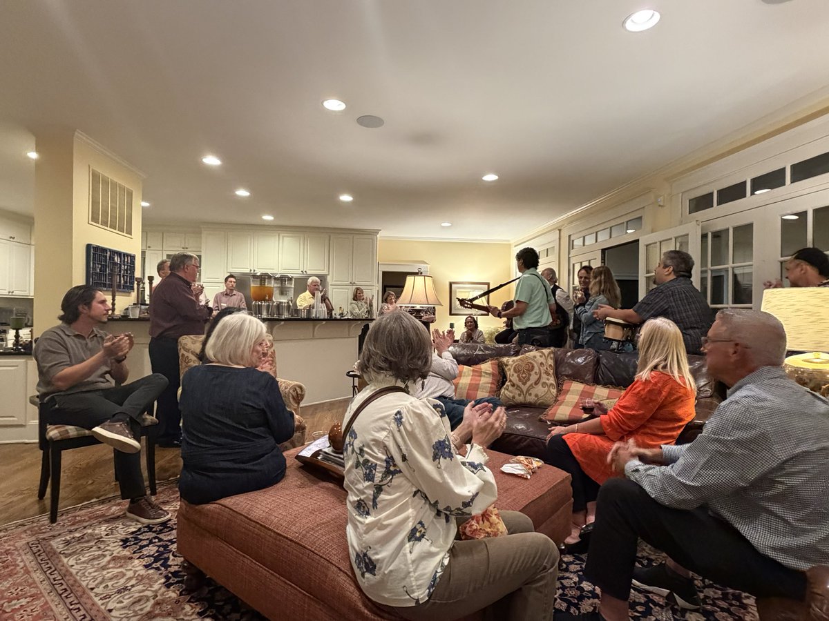 ClifSmart's tweet photo. Loved hosting the Tlaquepaque Sister City Patron Party at our home tonight. And as always, the music was fabulous! 🥂 https://t.co/S2TF7TQJuA