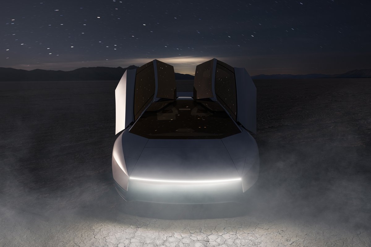 Tesla Roadster configurations: Performance, Thrust and Rocket