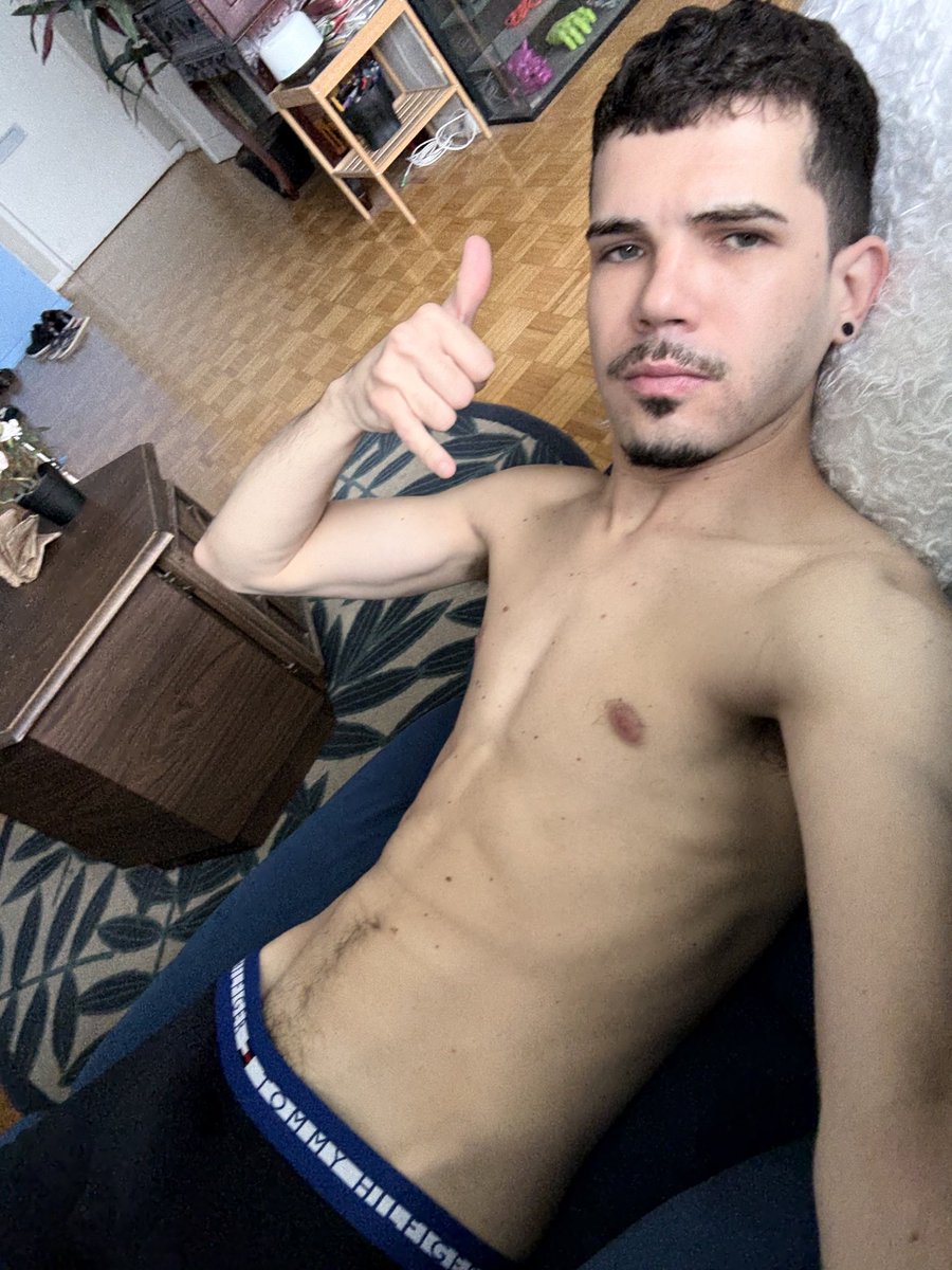 naoguera's tweet photo. quero agradecer a todos mulheres de direita por quererem aumentar meus privilégios como homem branco https://t.co/wkHNkpMU7a