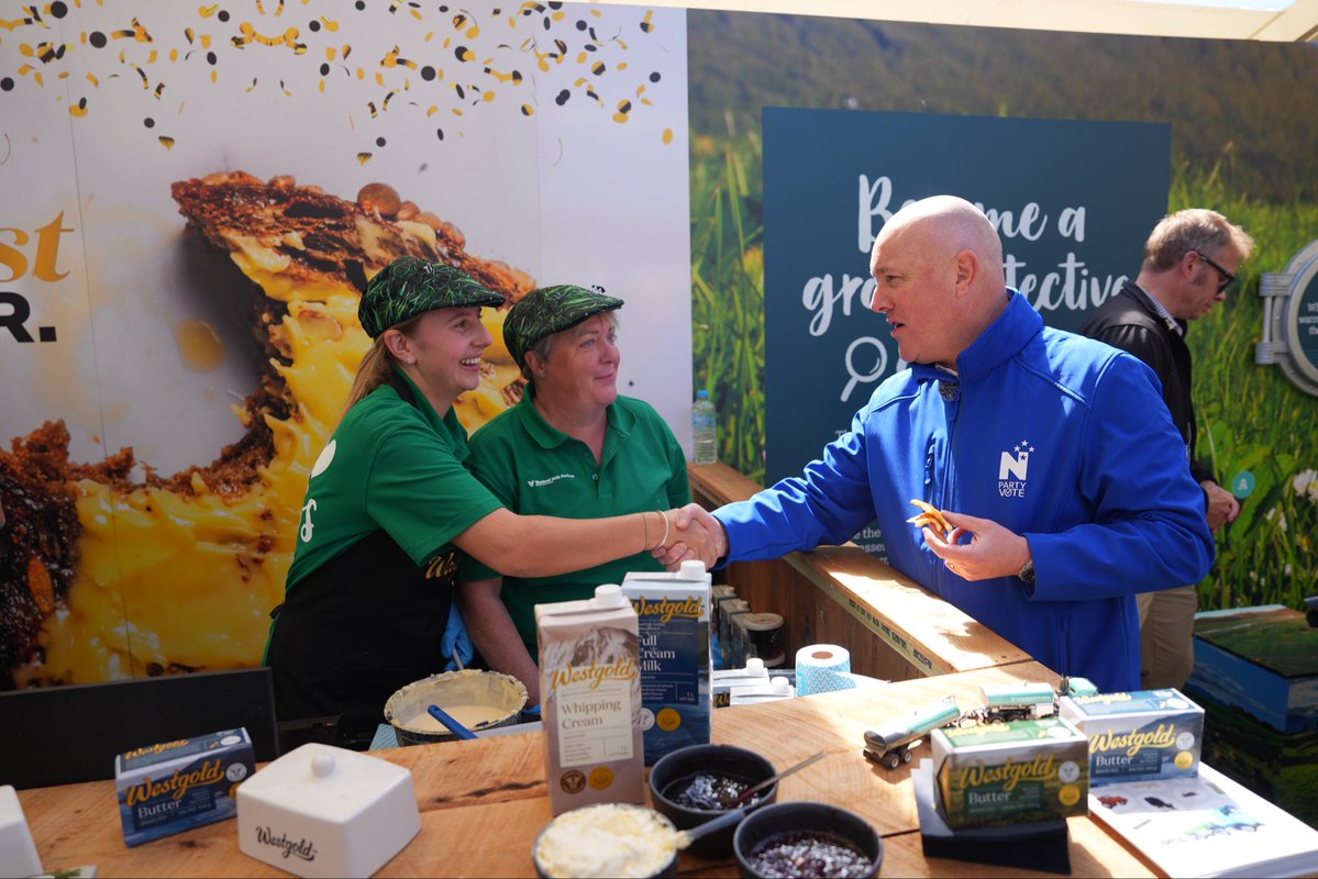 chrisluxonmp's tweet photo. Rural New Zealand produce the best food and fibre in the world.

National has set an ambitious target to double exports by 2034, and we’re backing our farmers and growers to get there through more trade deals, better access to water and fertiliser, less red tape and improved land use rules.

That means more jobs, higher wages and stronger regional economies.

Let’s stick with the plan that’s working. Party Vote National.