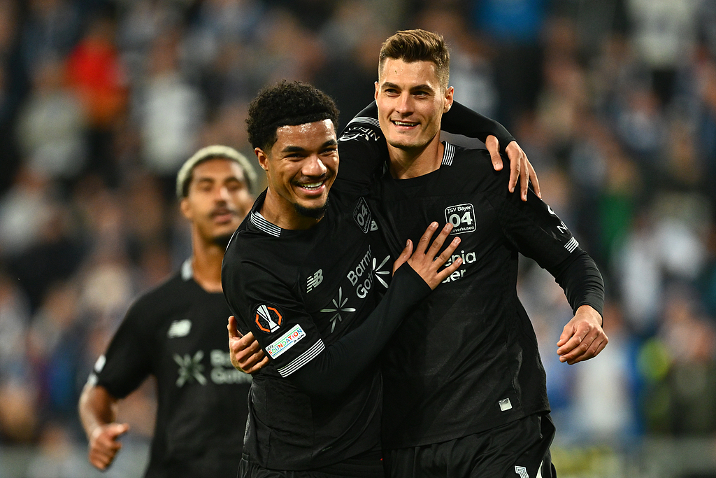 CGTNSportsScene's tweet photo. 😈Super‑sub, double pen, a bit of #VAR theatre, and #Leverkusen on cruise control after 4-0 vs Pogoń Szczecin.
📊#Schick becomes the first player in #EuropaLeague history to come off the bench and score twice in the first half.
📅What’s next: Leverkusen vs Freiburg on Sunday. https://t.co/0OxlnVg4D3