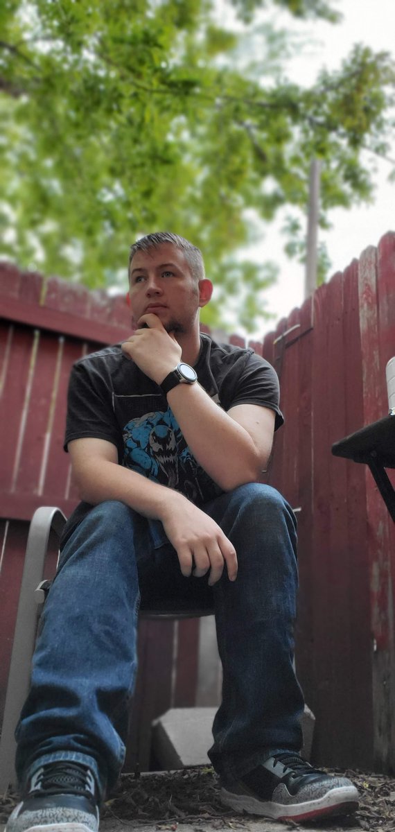 Phant0mP0wer's tweet photo. Was going through my photos to clear up space and found this one of me from 2019 I believe. Why's this kinda tuff? 😭🙏 https://t.co/V66THoWFRN