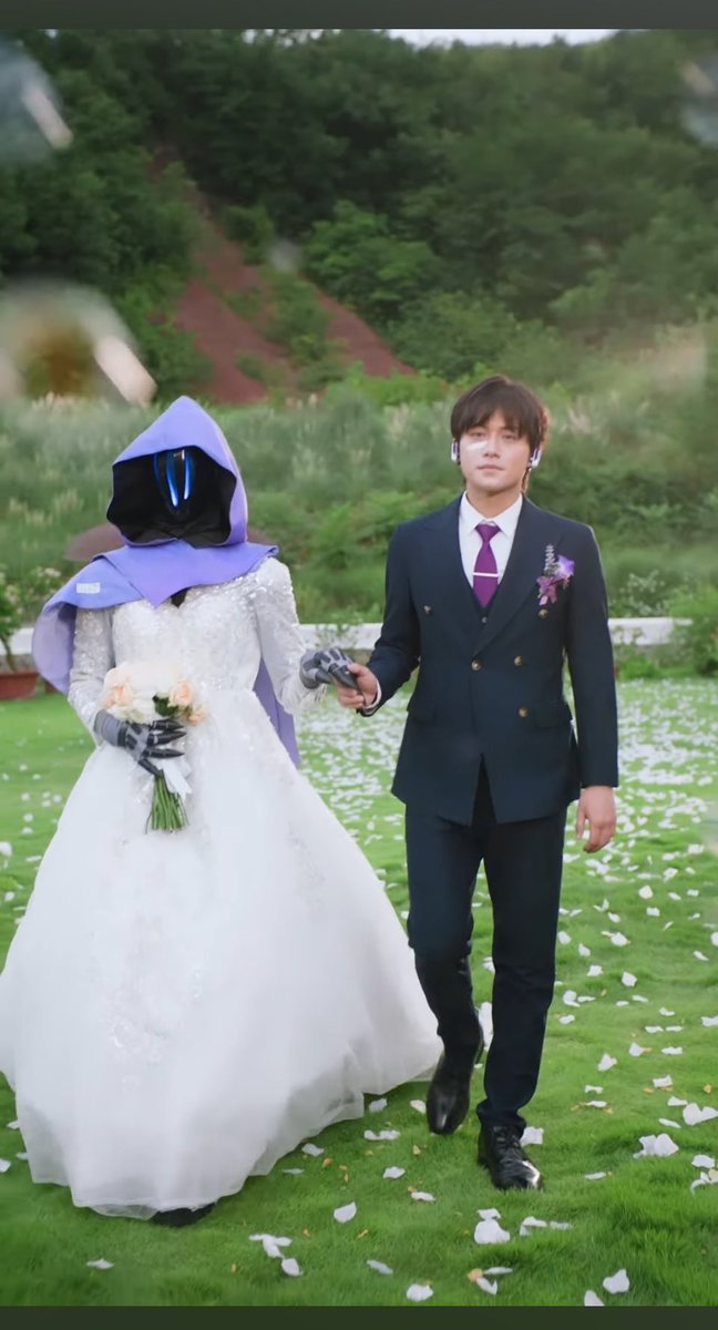 Mishakeet's tweet photo. Oh, ok, sorry Isekko, ur man just married Omen https://t.co/3fSNBokT6a