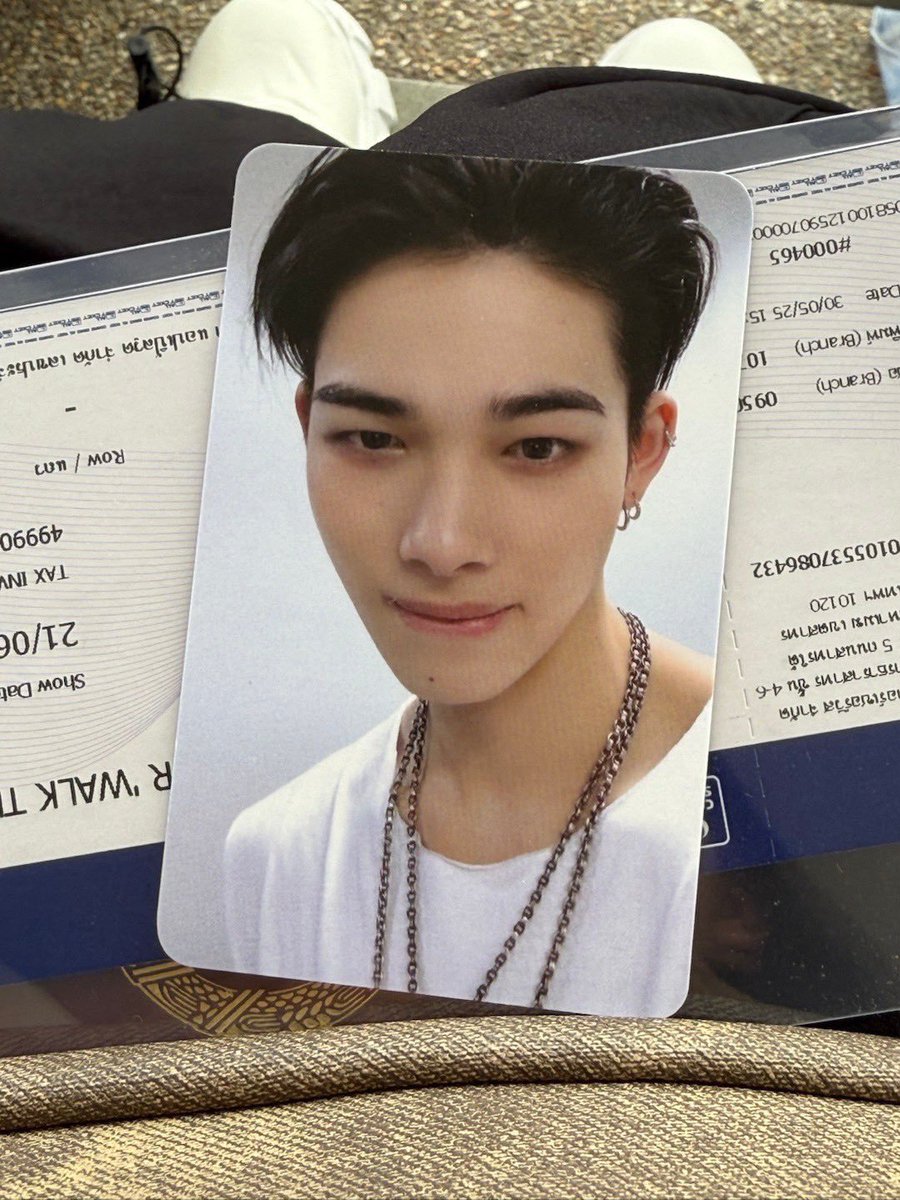stroberikimura's tweet photo. THESE NI-KI PHOTOCARDS 😩😭😭😭 https://t.co/efMq4n0sLB