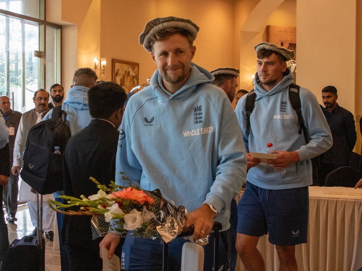 CallMeSheri1_'s tweet photo. Joe Root in a traditional Peshawari cap. ❤️ https://t.co/gCR2ZTQxFE