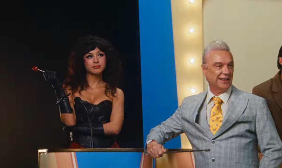 hairball1952's tweet photo. david byrne in the expectations mv is everything ily father autism https://t.co/f77x4UAD9K