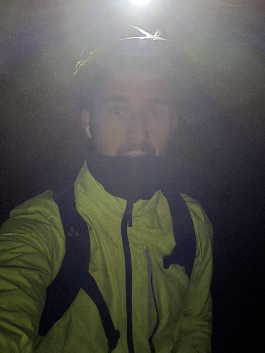 TimoBuilds_'s tweet photo. pov: it’s 5 am and you’re commuting through the fog to your 9–5 

while everyone else is sleeping https://t.co/k1Vystn176
