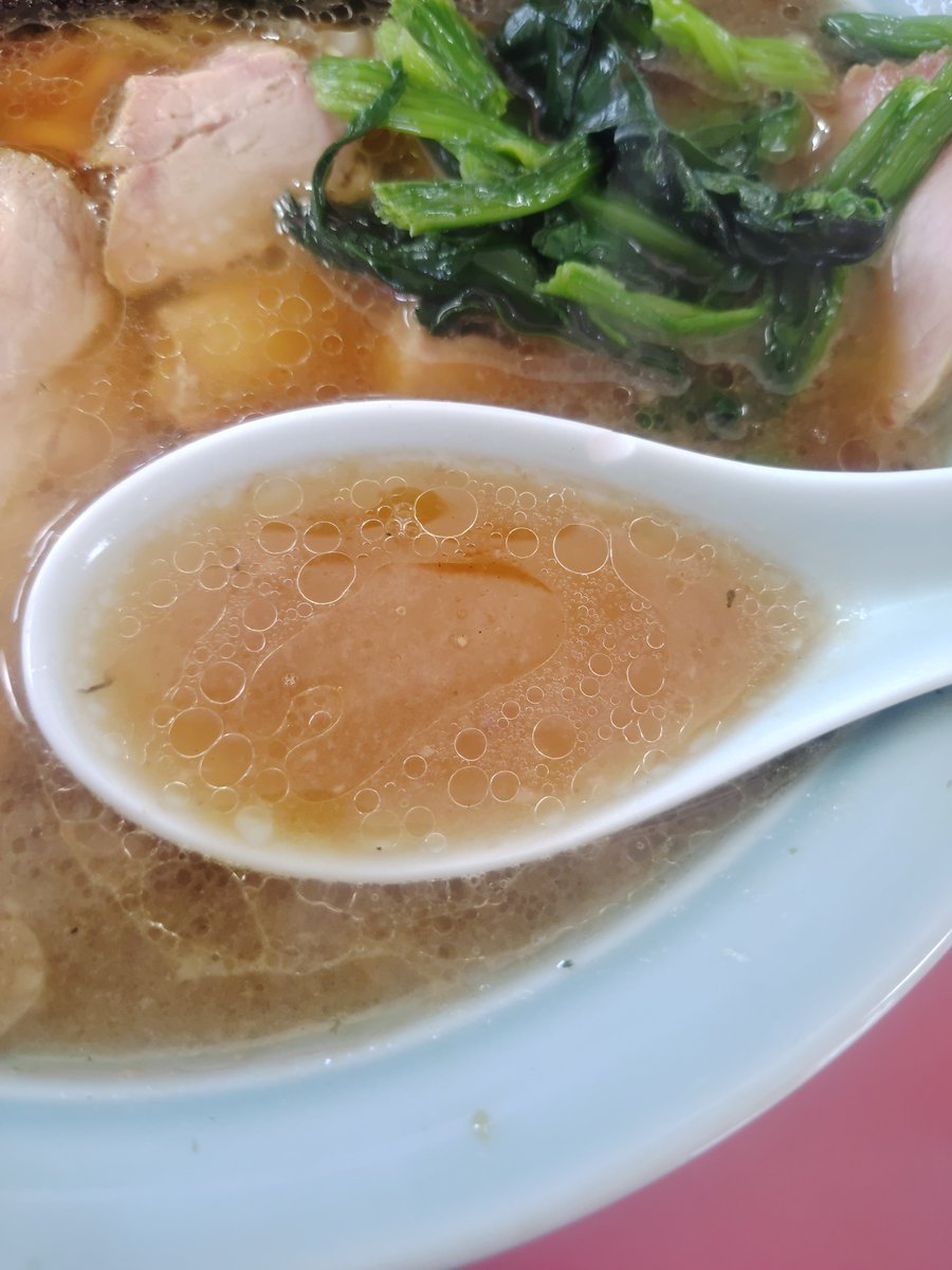 tiidan_kimetsu's tweet photo. お昼
#沼津家
チャーシューメン(硬)＋まぶし大
TP🥚、海苔

いつものではないので書いた🤣

くぅ～大将から今日は🥩少ないんでって言われちゃった～😭
仕方ないね😑

それでも燻香ばっちしブリブリ🥩が今日も最高なんです👑

酒井製麺はワイは硬めが好きです✌
噛んだ時の歯切れがいい👍

ニヤニヤ😏 https://t.co/Oy1SOavMLh