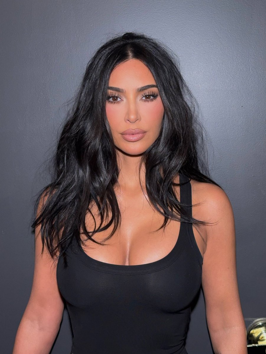 KimK3DSanctum2's tweet photo. #KimKardashian https://t.co/qSRKoWAiZp