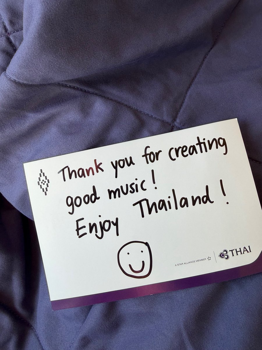 jjsmyfav's tweet photo. การบินไทยฮีเอาเรื่อง i love Thailand มาแล้วว่ะ😭😭😭🤍🤍🤍 https://t.co/I5TTG5xQHD