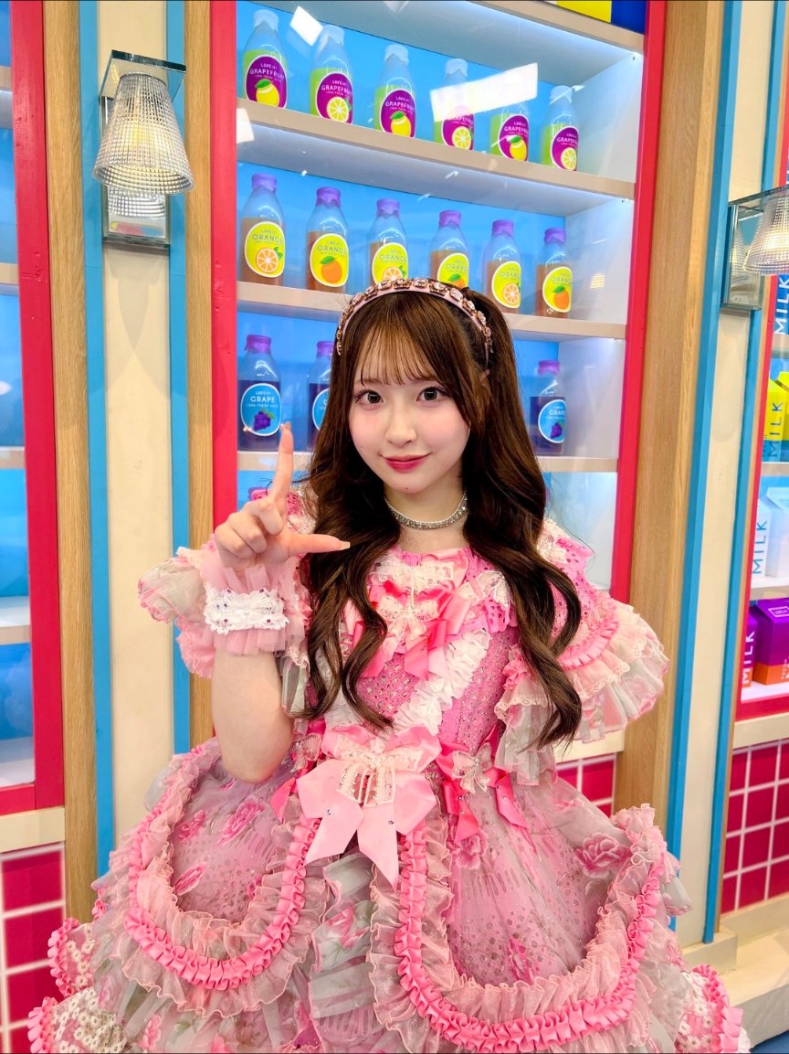 rinurisunorin's tweet photo. ぱるたんってデビュー当初はボブだったと思うんだけど2年で髪めっちゃ伸びてない!?
PiKiの時にエクステつけたっていうのは知ってるんだけど日常的にエクステつけてるとかいう情報ある?
1枚目がデビュー当初で2枚目が今年の1月 https://t.co/wnzl9cXgV0