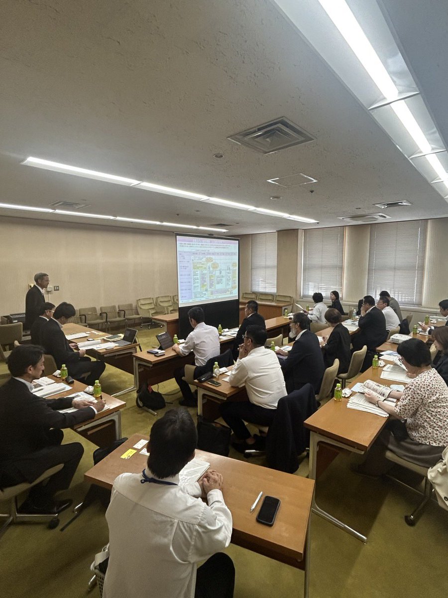 fujiis40's tweet photo. 10/16(金)、愛知県豊川市議会の政策課題調査特別委員会の皆さまが倉敷市に視察に来られ、歓迎のごあいさつをしました。
視察事項は「持続可能なまちづくりについて」。本市の企画経営室が担当し、取り組みについて説明を行いました。 https://t.co/unoh35bSBM