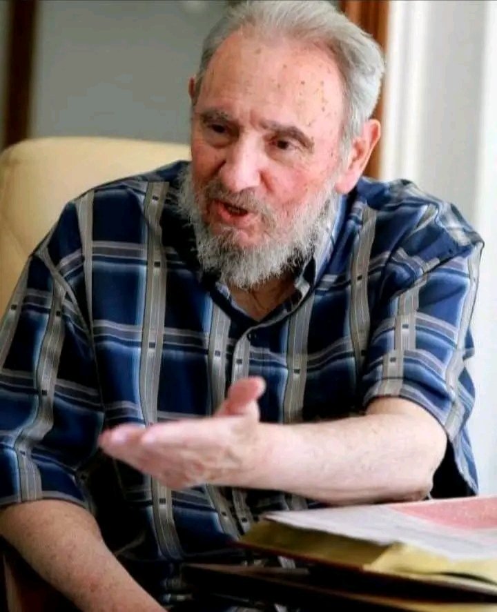 Confihar_Stgo's tweet photo. ¡ Fieles a su Legado!
#Fidel nos enseñó que 👇:
“¡Sin honor, sin decoro, sin independencia y sin dignidad no es nada un pueblo, no importa la vida de un pueblo!”.
#CubaEstáFirme #CubaNoSeRinde #Confihar https://t.co/91eoTj6ach