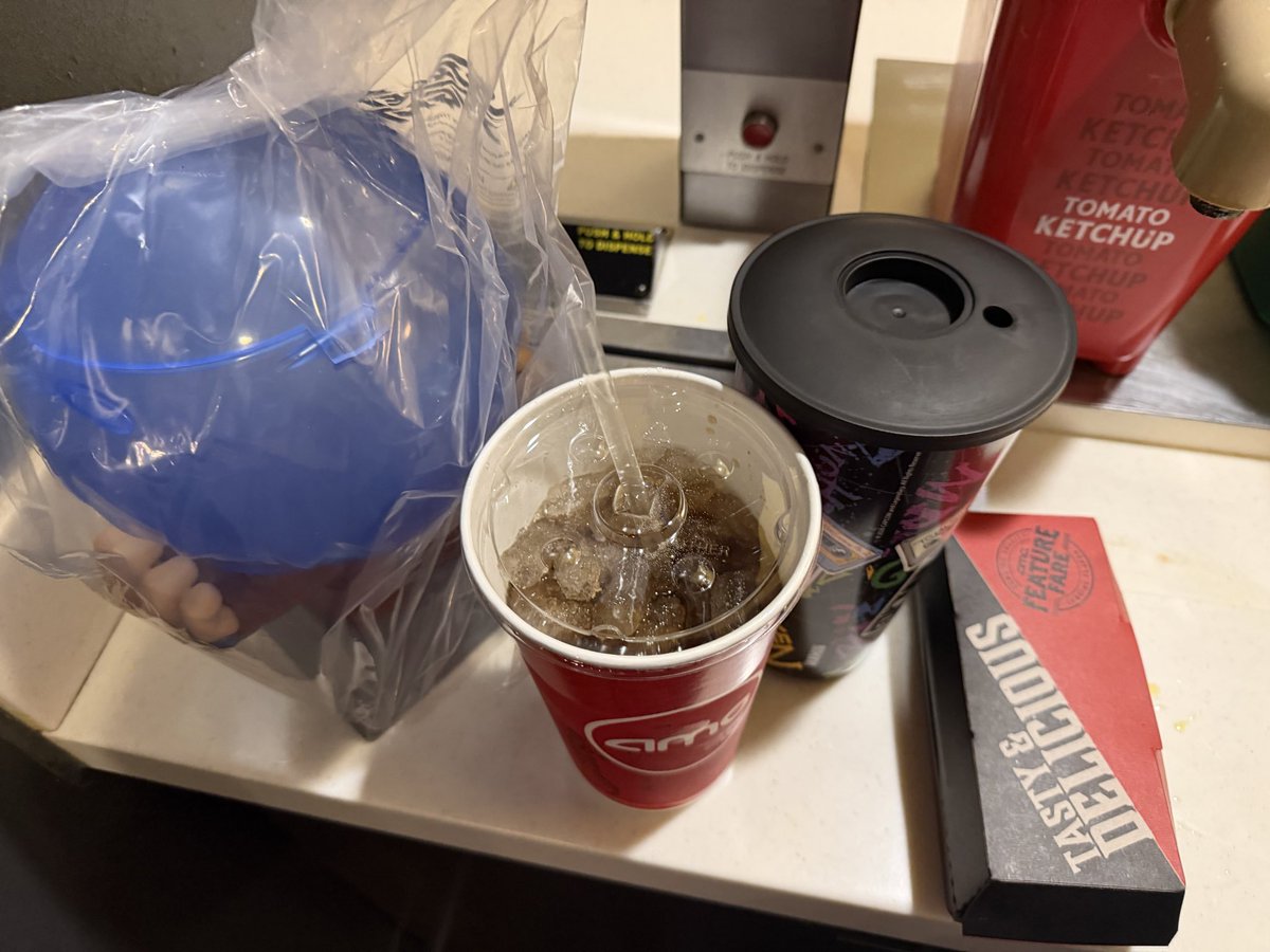 ProcseeGaming's tweet photo. I’m here #atAMC to watch #StreetFighterMovie #StreetFighter loved the game, hope I enjoy the movie as much. Seriously, how sick is this hadouken popcorn bucket!!! Oh, and this place is still AF!!! #AMC #AMCTHEATRES #AMCSTOCK #AMCNOTLEAVING #AMCNEVERLEAVING #AMC100K https://t.co/FQnKVVnv8I