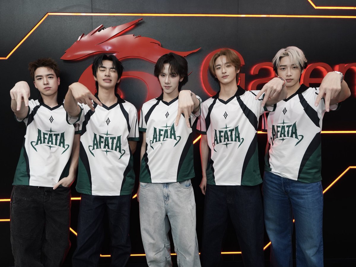PROXIE_Official's tweet photo. Recap: #RoVTPOPTournament #PROXIEVictor 💜

ขอบคุณทาง Garena RoV Official ครับ ที่ชวนพวกเรา #PROXIEth มาร่วมสนุกกันในวันนี้ ฝากทุกคนส่งกำลังใจให้พวกเราในรอบการแข่งขันต่อไปด้วยนะครับ เจอกันแมตช์หน้า!

🔸รอบออฟไลน์ : 23 ต.ค. 2569 ณ IMPACT Exhibition Hall

#RoV10ปีโตมาเอาเรื่อง
#RoV10ปี 
#bROTHERSMUSIC