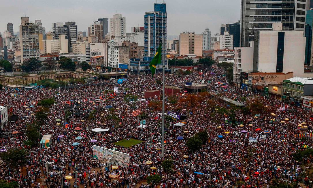 barbara13naurna's tweet photo. 🚨CURTAM ESSE TWEET COM FORÇA PRA ESPALHAR 🚨

BOLSONARISTAS INFILTRADOS INVENTARAM A FAKE NEWS QUE A MANIFESTAÇÃO ESTAVA CANCELADA POIS VENHO AVISAR QUE O ATO DOMINGO EM SÃO PAULO NO LARGO DA BATATA AS 11H00 ESTÁ MAIS QUE CONFIRMADO, ESTÁ CONFIRMADÍSSIMO! https://t.co/he63zWQf6d