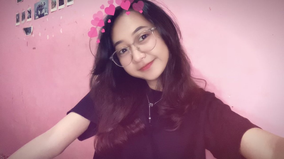 ttaaaaax's tweet photo. ternyata rambut pendek juga cocok https://t.co/av5hu6kpVG