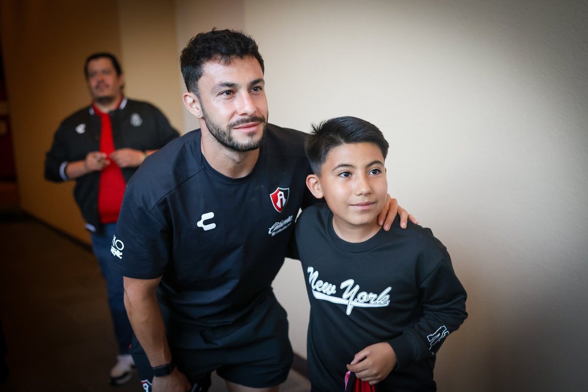 ProfeAtlas's tweet photo. Un recibimiento muy especial a nuestros Rojinegros por parte de nuestros muchachos abonados en tierras hidrocálidas. 😎 ❤️🖤

¡¡TODOS TIENEN UN 10!! 🤩🤩 https://t.co/PGkozmqYwI