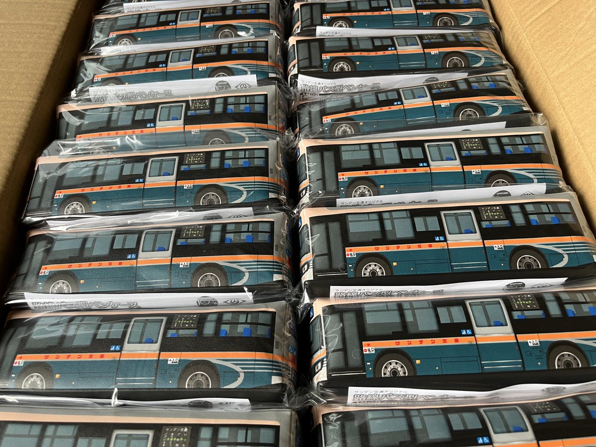 1_utbok's tweet photo. 🚌バス型/路面電車型ペンケース🚊

第2弾の発売開始に向けて出庫準備中です❗️とても可愛いデザインに仕上げていただきました✨

🕖発売開始は2026年10月19日（月）の7時30分より

📍下関駅前バスきっぷ売り場で皆さまのご乗車（ご購入）をお待ちしております😊 https://t.co/TT4KpeqNac