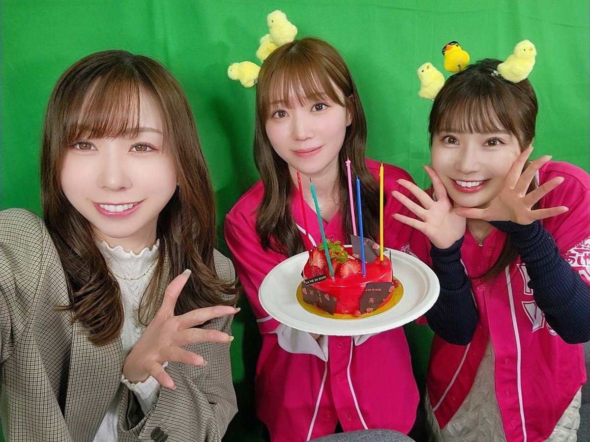 Komada_Pychan_'s tweet photo. なんとこの度、サンライズ娘5女として
仲間入りさせていただきました😭✨
初配信はなんとさなぴよさんとでした🐣
そして、まりえーるさんからサプライズで
おめでとうのケーキをいただきました😭
私らしく楽しく配信できたらと思います！
引き続きよろしくお願いします☺️

#あしやんTV https://t.co/hCIZIdXGO4