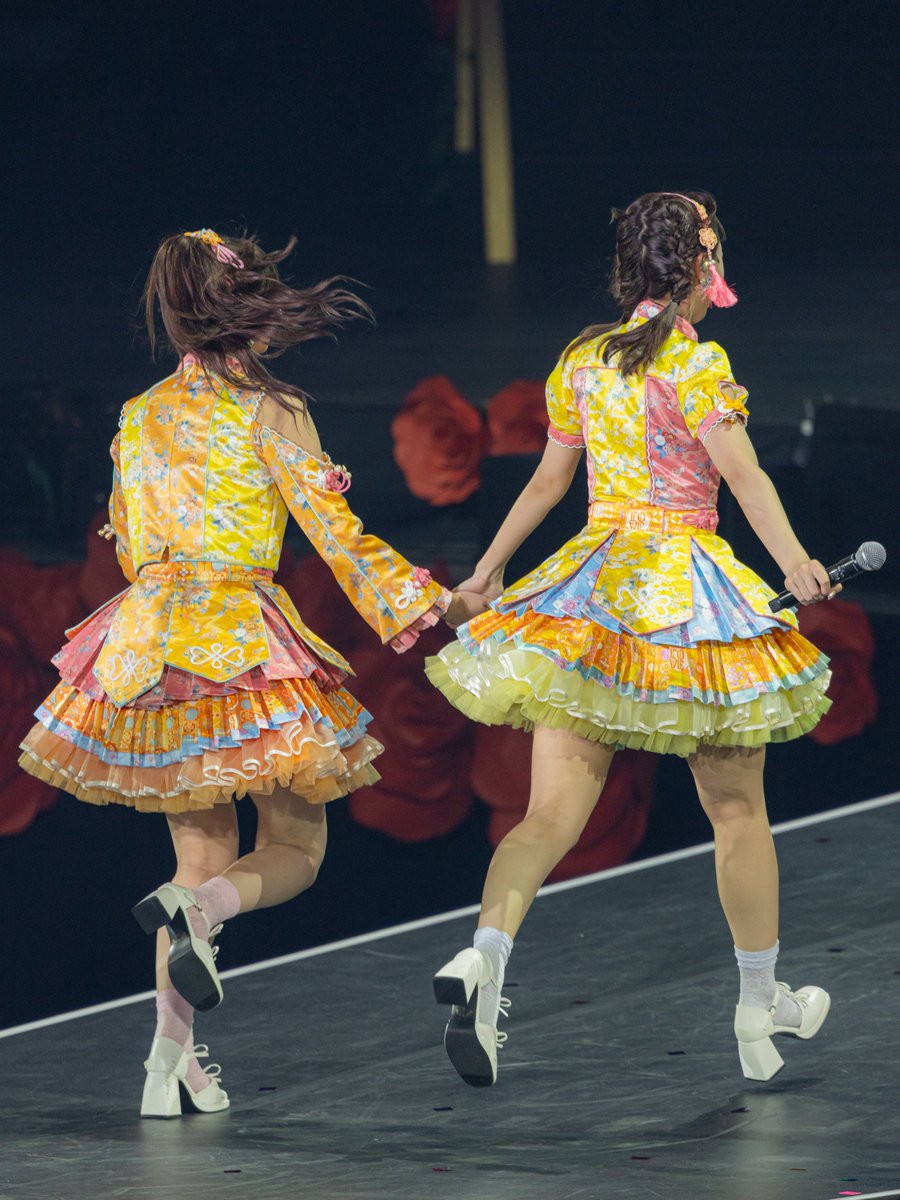 mizukin20180216's tweet photo. 花菜ちゃん、しょこちゃん尊いぜ…

#大場花菜
#瀧脇笙古
#イコラブ9周年コンサート https://t.co/ItFhnRQRCm