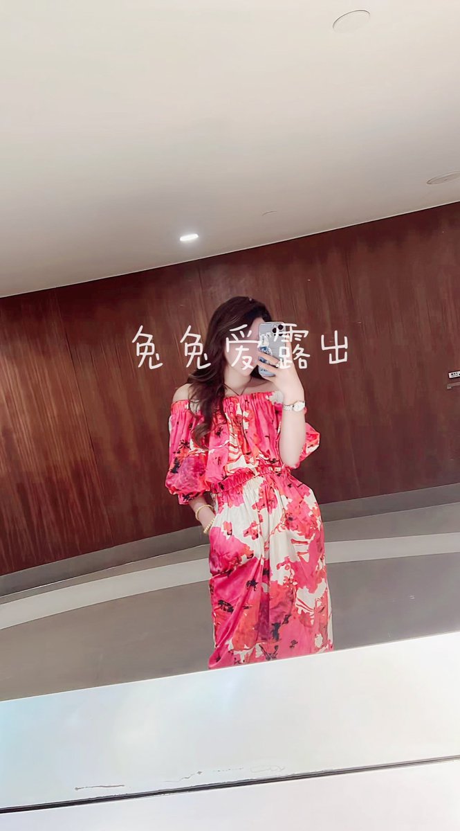 ayou1376's tweet photo. 穿着超级方便露出的衣服，真空逛商场，卫生间的大镜子前忍不住自拍一张，平时有事没事就想露出一下呢 https://t.co/E0zCxryYm3