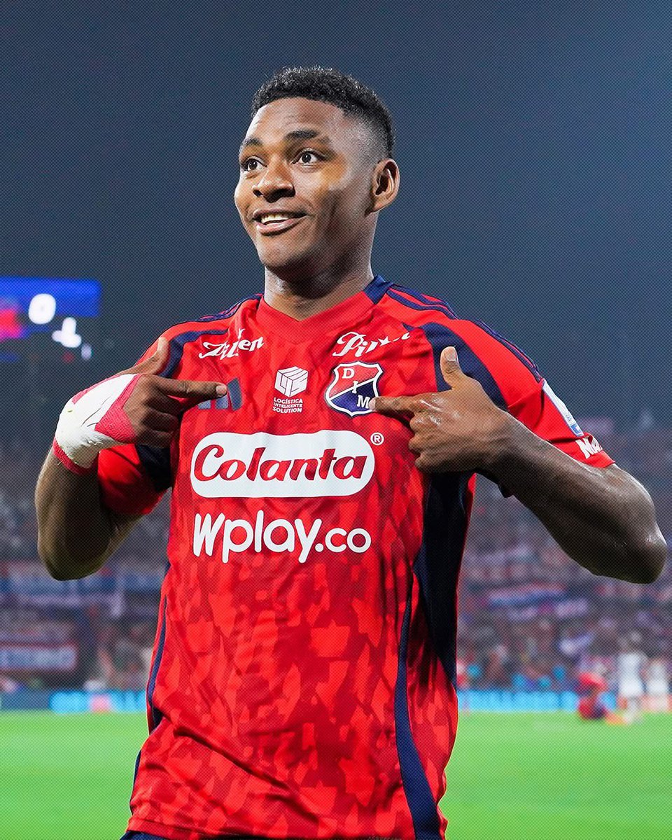 LaAmarantoneta's tweet photo. Un facto y nos vamos. 

Este loquito se comía goles claros y se hacía expulsar pero se hacía reventar en los clásicos. Los tuvo de hijos, los clavó hasta por partida doble… ¡En estos tiempos se hace extrañar! 

Brayan, al menos uno como este adelante y pasarían cosas diferentes https://t.co/bdaEDIrhsS