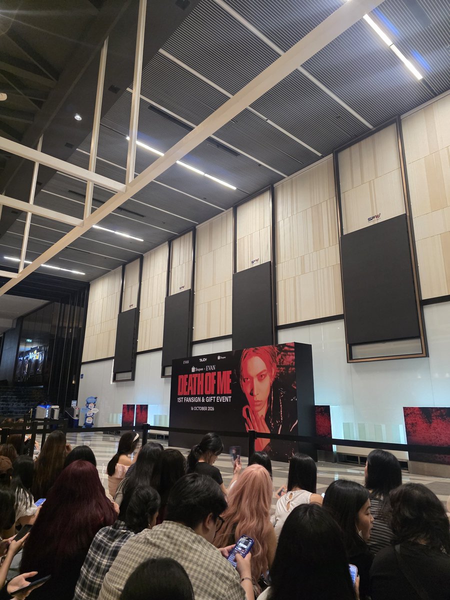 261Oxpt's tweet photo. เดรสออฟมีของจริง 
#ShopeexEVAN1stFansign https://t.co/tbd0uUKUi5