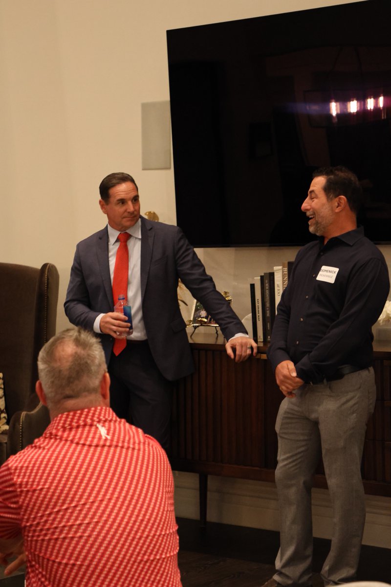 jayfeely's tweet photo. Huddles, doors, and fundraisers nothing is slowing us down.

All the way to the finish line. 🇺🇸 https://t.co/HJKeNfaBqf