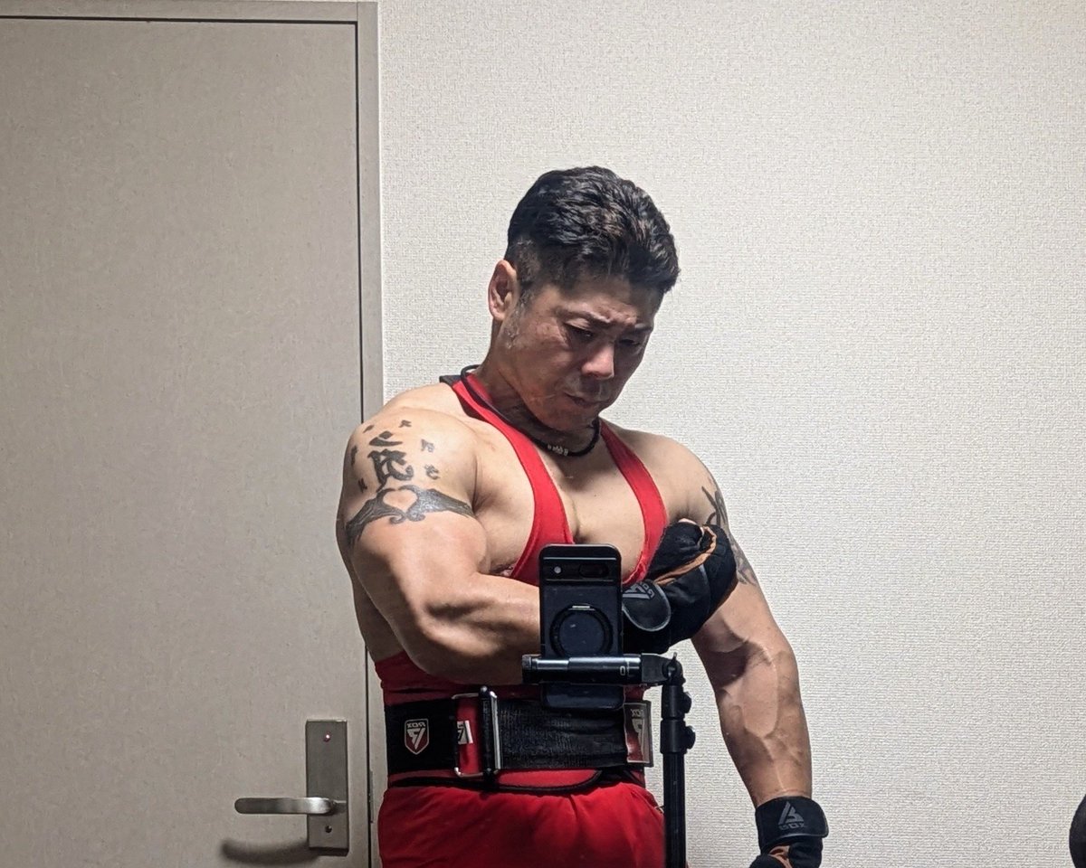 SturdyTime's tweet photo. 2歳の息子よ
10代でオヤジを超えてくれ

#筋肉 #筋トレ #Workout #トレーニング #トレーニー https://t.co/cN0qOfwKsU