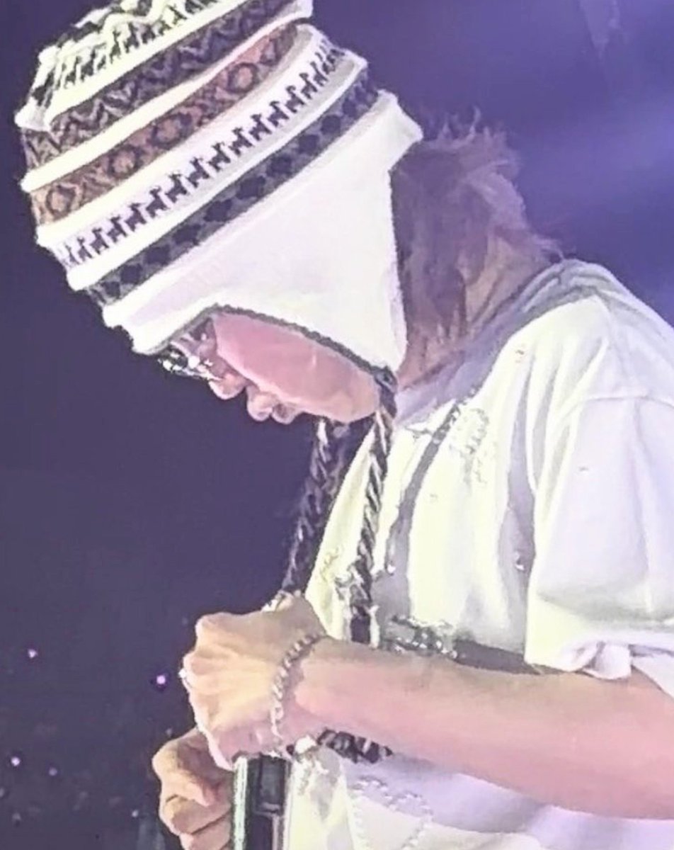 Feb09Kazupon's tweet photo. この時からこの三つ編み付きあざと帽子を被ると周りをメロメロにする事に気づいてしまっていた🐥ジミンちゃん🤭💕
ほんと、君の可愛いさに全人類がまんまとメロメロで溶けてますから…🫠💘💞

＃jimin https://t.co/pQcGT39d0r