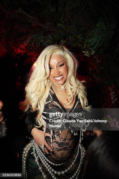installiwetrust's tweet photo. Bro she's just trying to be like la caldi that's it. Let her breathe https://t.co/FeqesNDvAf