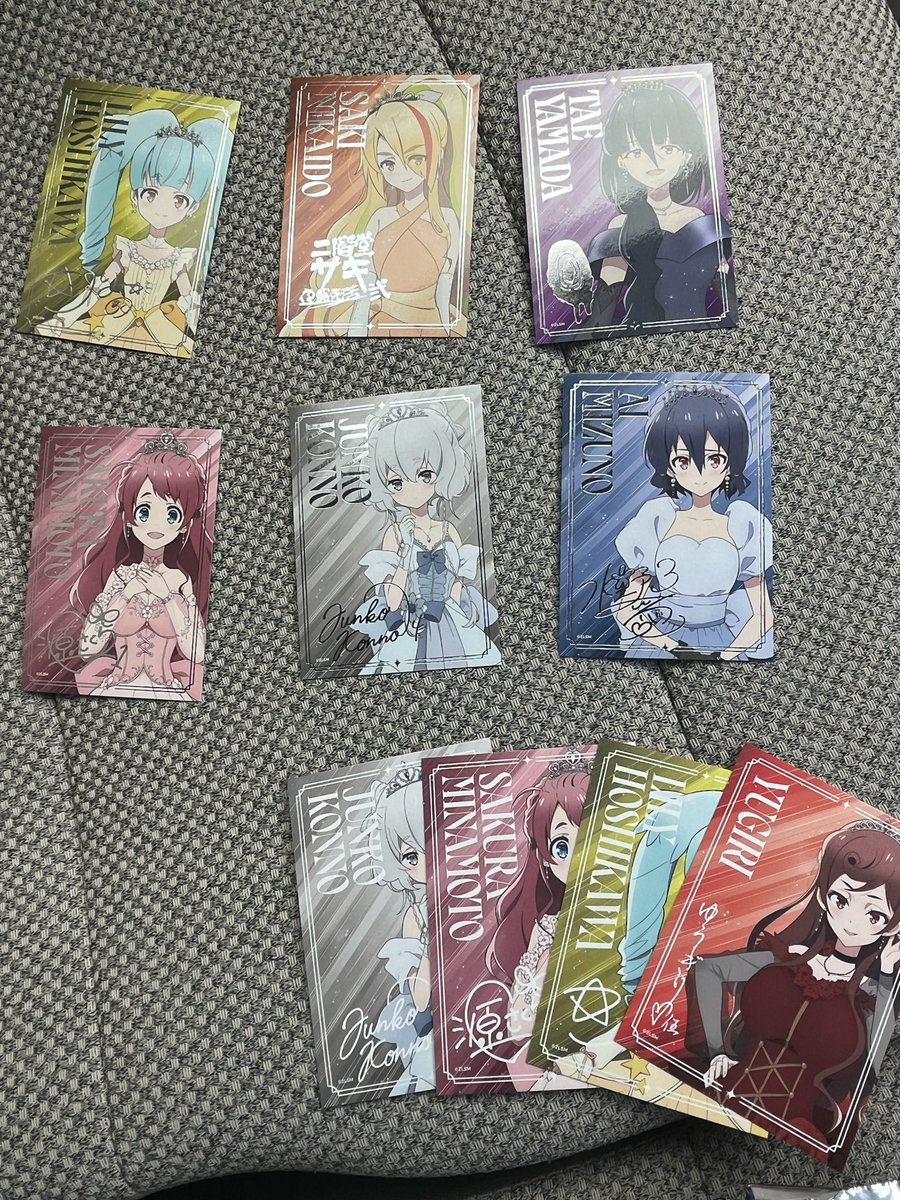 Chige34's tweet photo. 箔押しVerの方が多かったけど笑
箔押しじゃない方がレアだったりする？ https://t.co/vUxle8WWaW