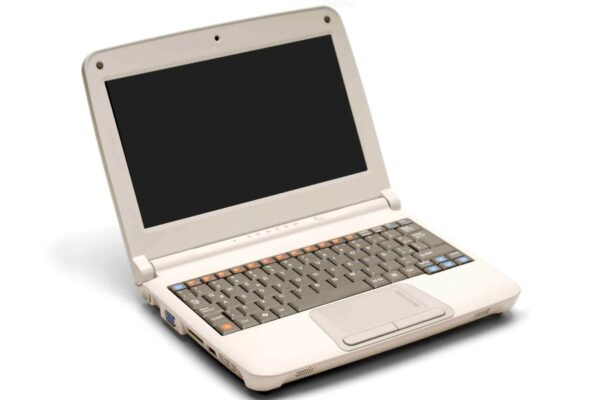 JoePino32's tweet photo. "El privilegio de emular" tiraba.

Dale

hasta con las computadoras de recontra mierda que daba cristina (tenian medio giga) podias jugar cualquier juego de la sexta generacion para abajo en condiciones decentes.
¿O me vas a decir que tuiteas usando un celular con java de 2010? https://t.co/pmSoy265Ms