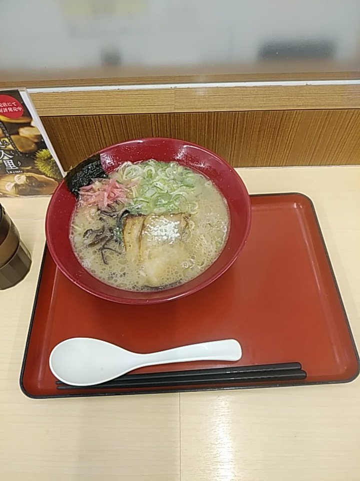 ML2Cnhs4prpO28e's tweet photo. ラーメン🍜
昼メシ！ https://t.co/URWv0Ph9nv