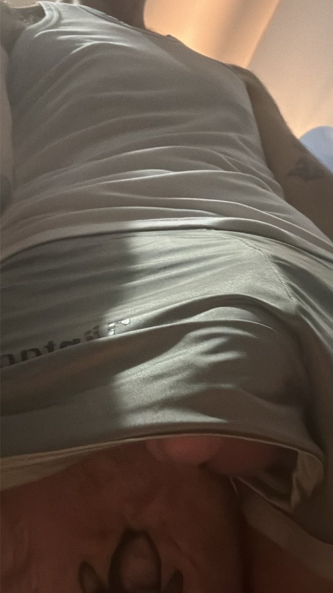 girthymarcarden's tweet photo. Peek-a-boo!

#fcf #bigdick #shortshorts #gay https://t.co/MfnNILmVj0