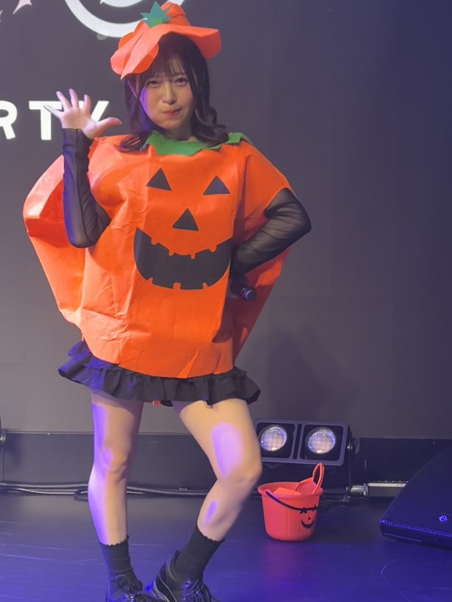 AMATERASU_84's tweet photo. う～ん、命名 モモプキン ですかねぇ😄

「Lumi→A LIVE ～あなたのために輝きたい～ Vol.4 ハロウィン🎃パーティー」

#櫻井桃羽 Lumi→A #ルミア https://t.co/7jYsB9pEcq